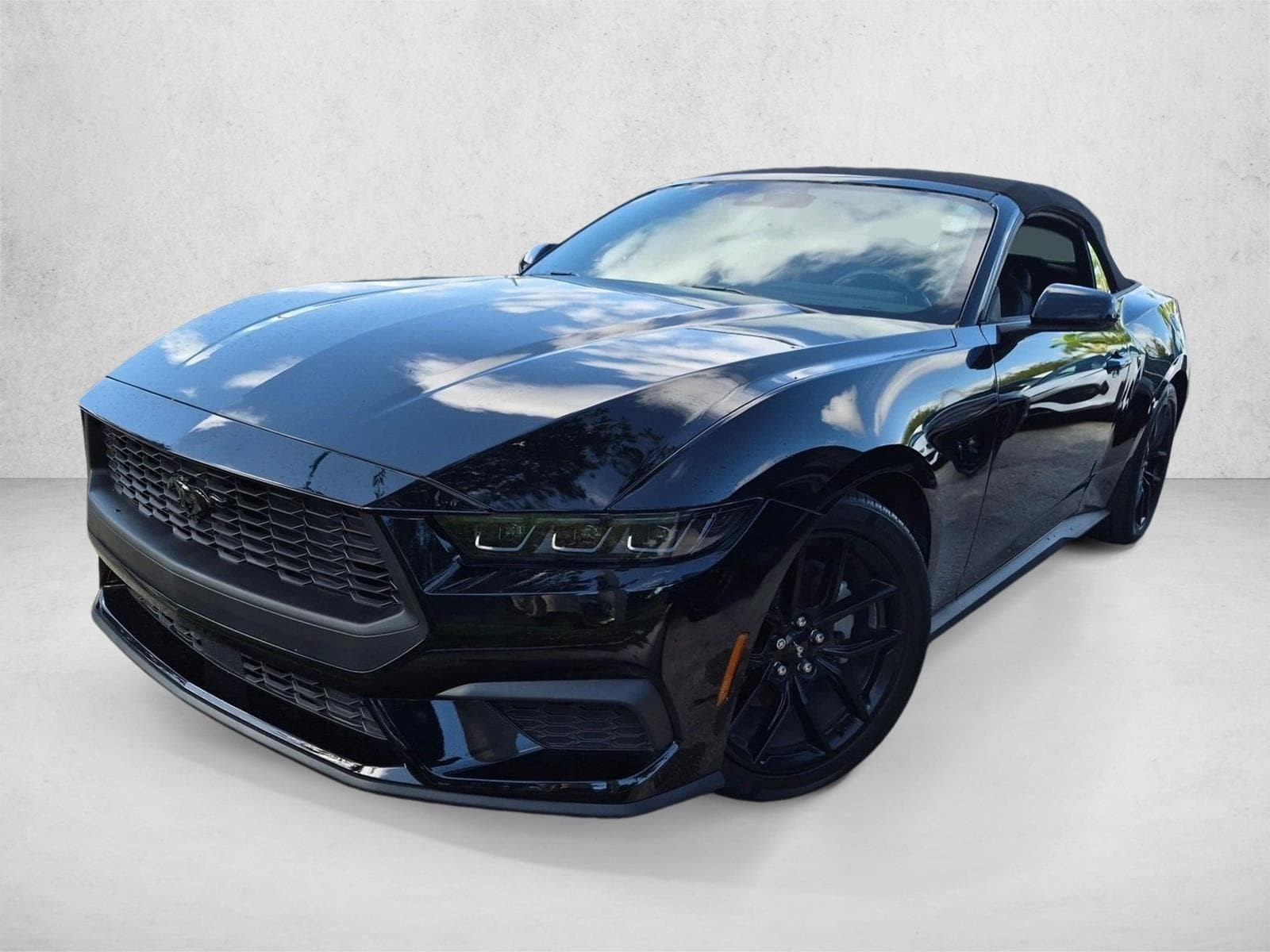 2025 Ford Mustang Base — photo 1 of 18