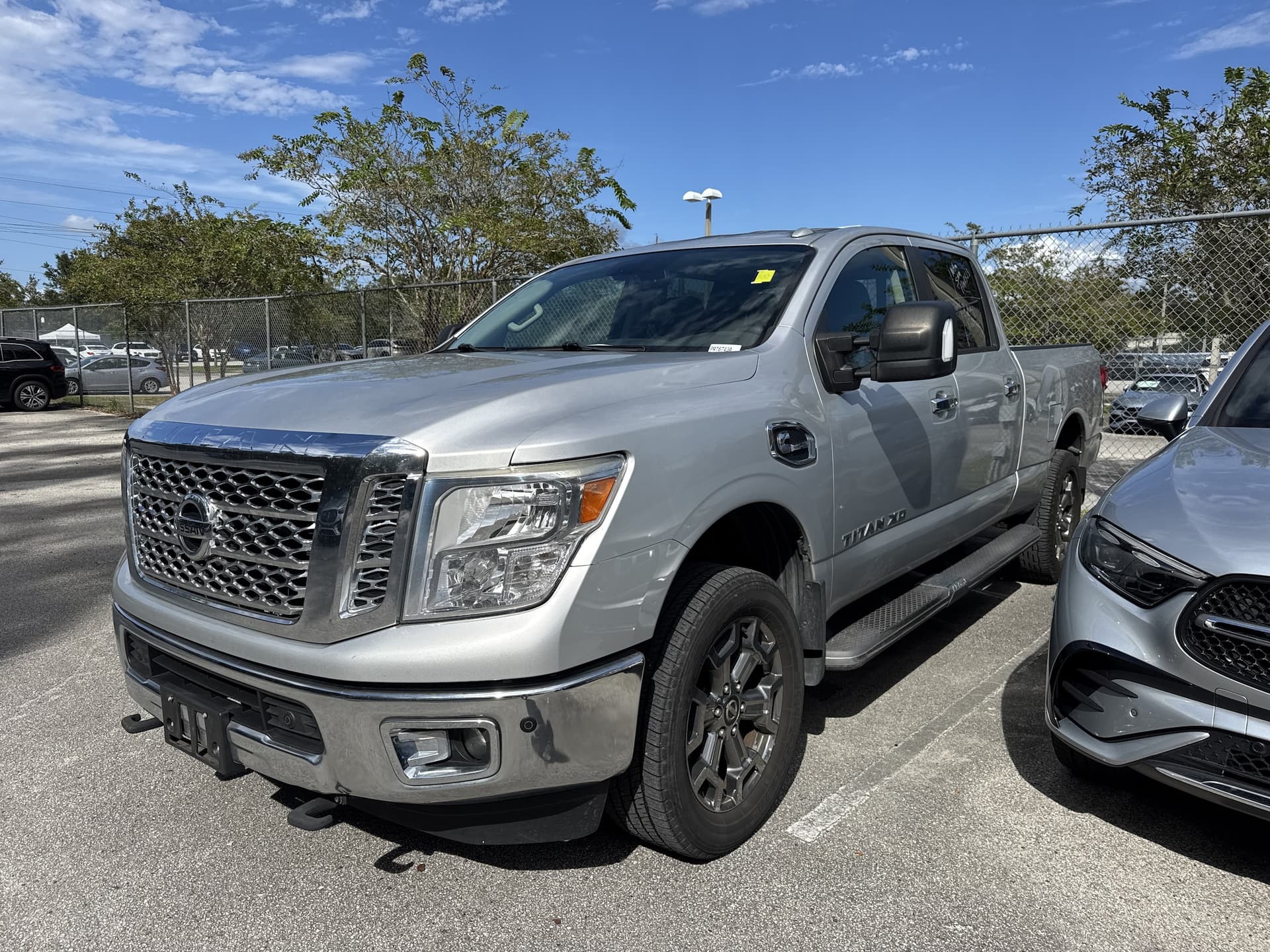 2017 Nissan Titan XD SV — photo 1 of 4