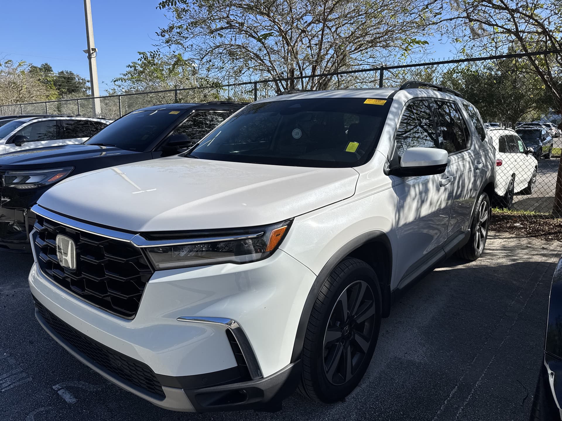 2025 Honda Pilot Touring — photo 1 of 4