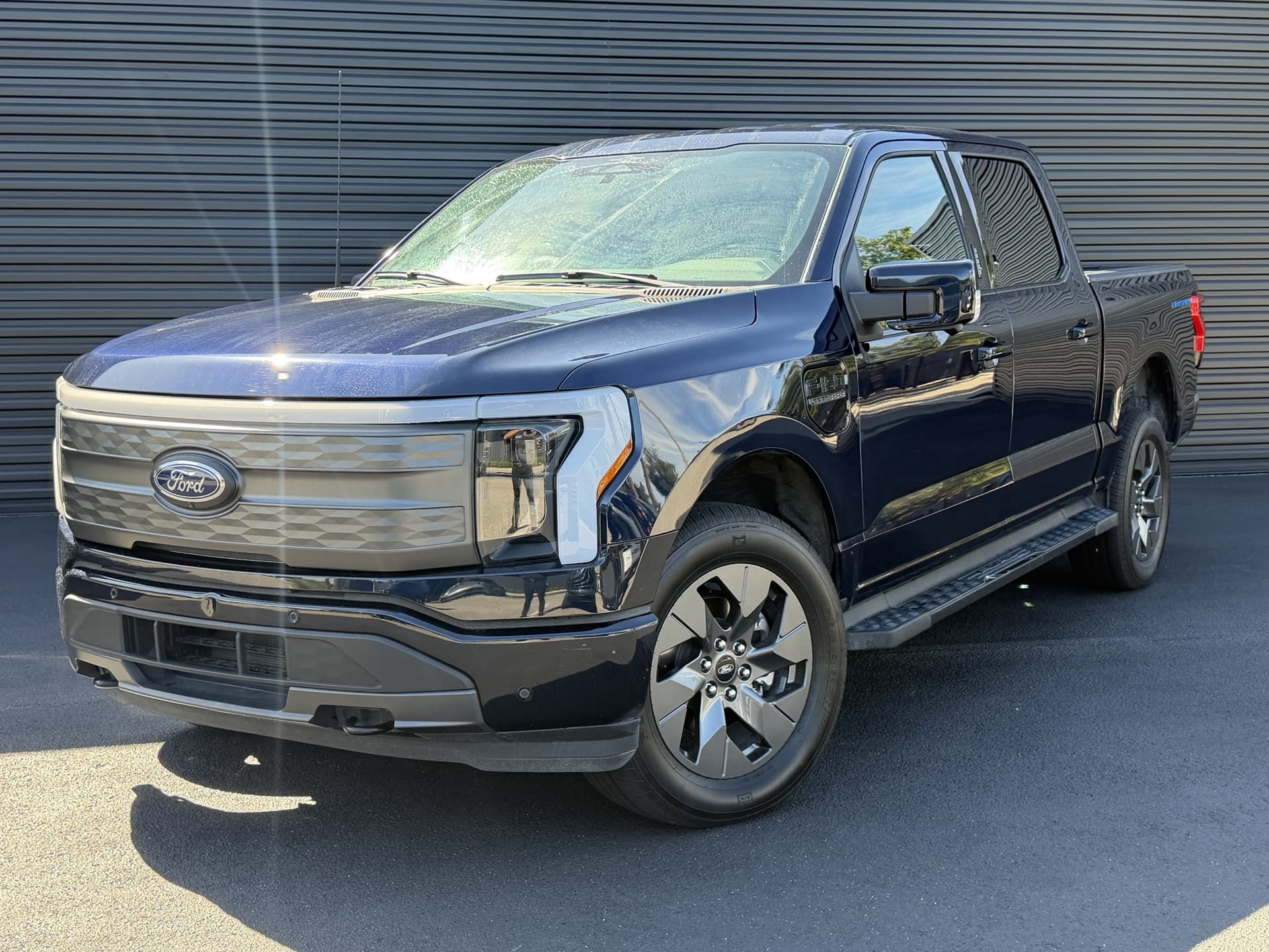 2023 Ford F-150 Lightning Base — photo 1 of 28