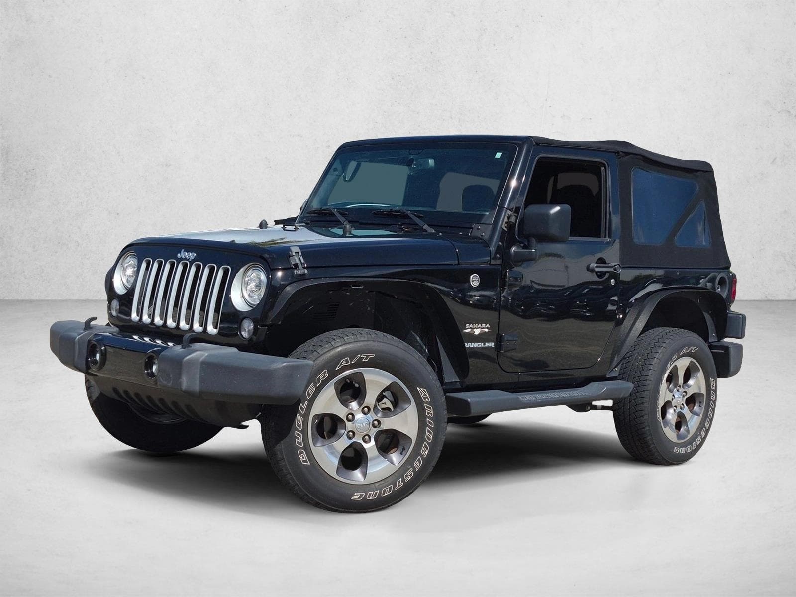 2017 Jeep Wrangler Sahara — photo 1 of 8