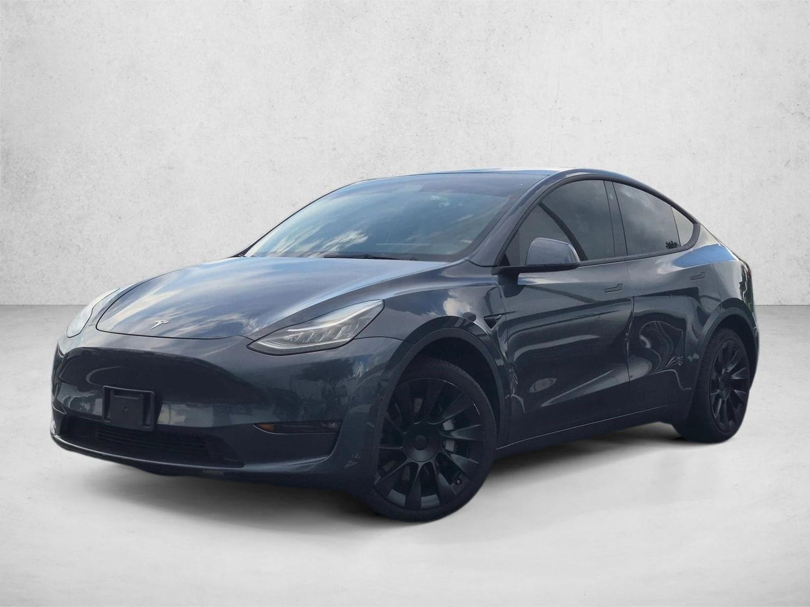 2022 Tesla Model Y Long Range — photo 1 of 15