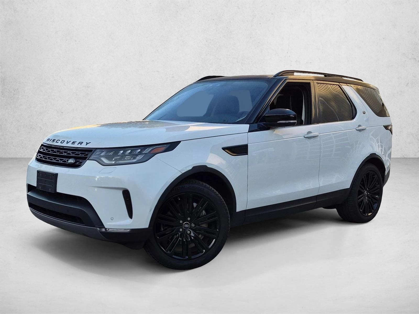 2020 Land Rover Discovery HSE Luxury — photo 1 of 28