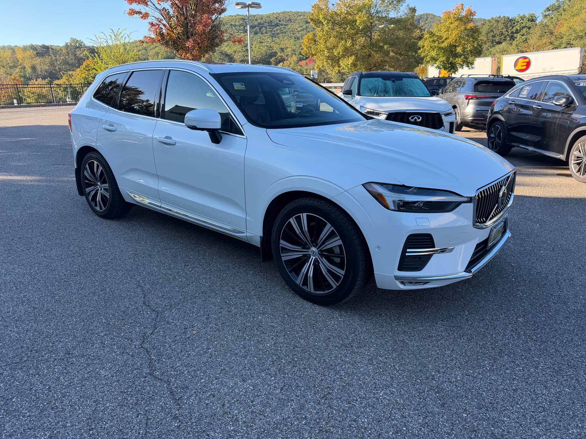 2022 Volvo XC60 Inscription — photo 1 of 11
