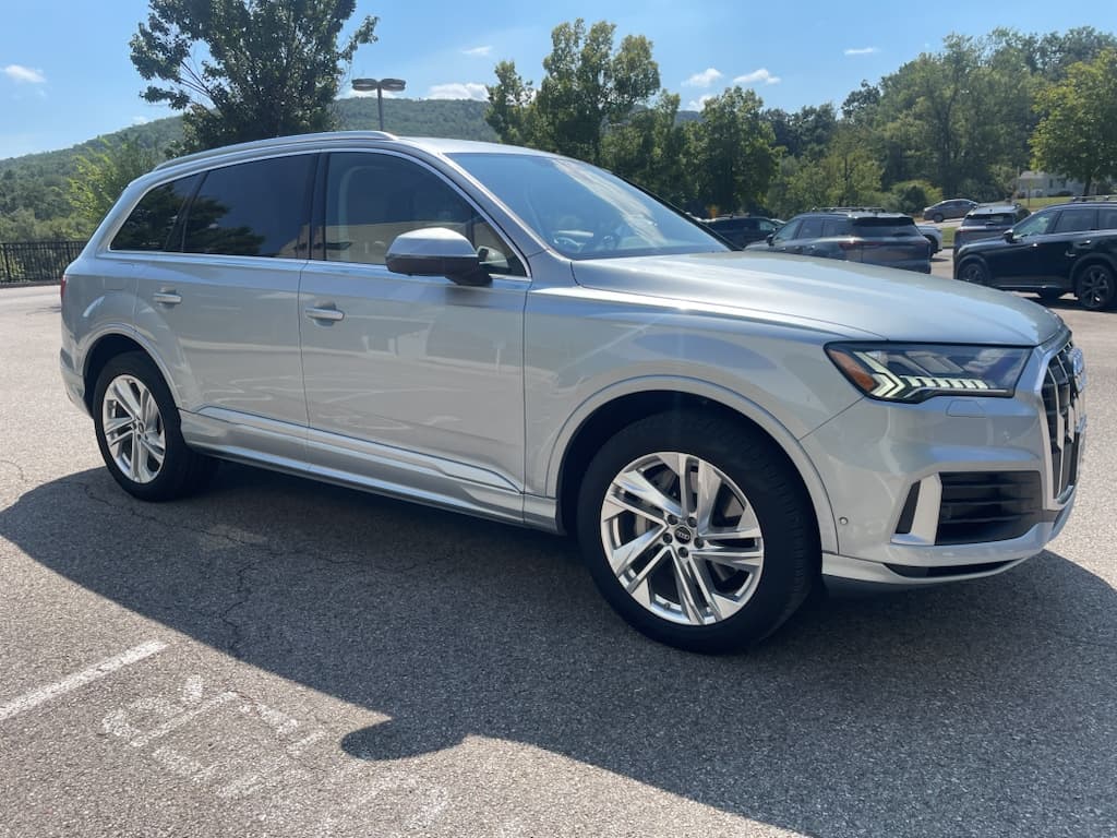 2023 Audi Q7 Premium Plus — photo 1 of 17