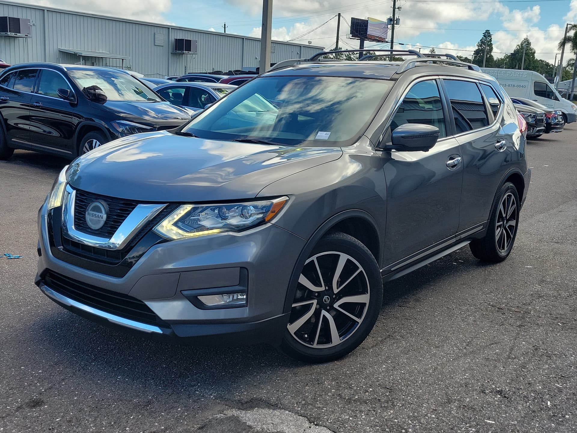 2019 Nissan Rogue SL — photo 1 of 34
