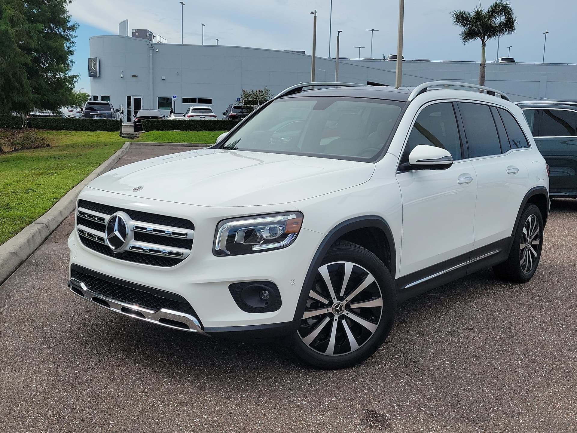2023 Mercedes-Benz GLB GLB 250 — photo 1 of 34