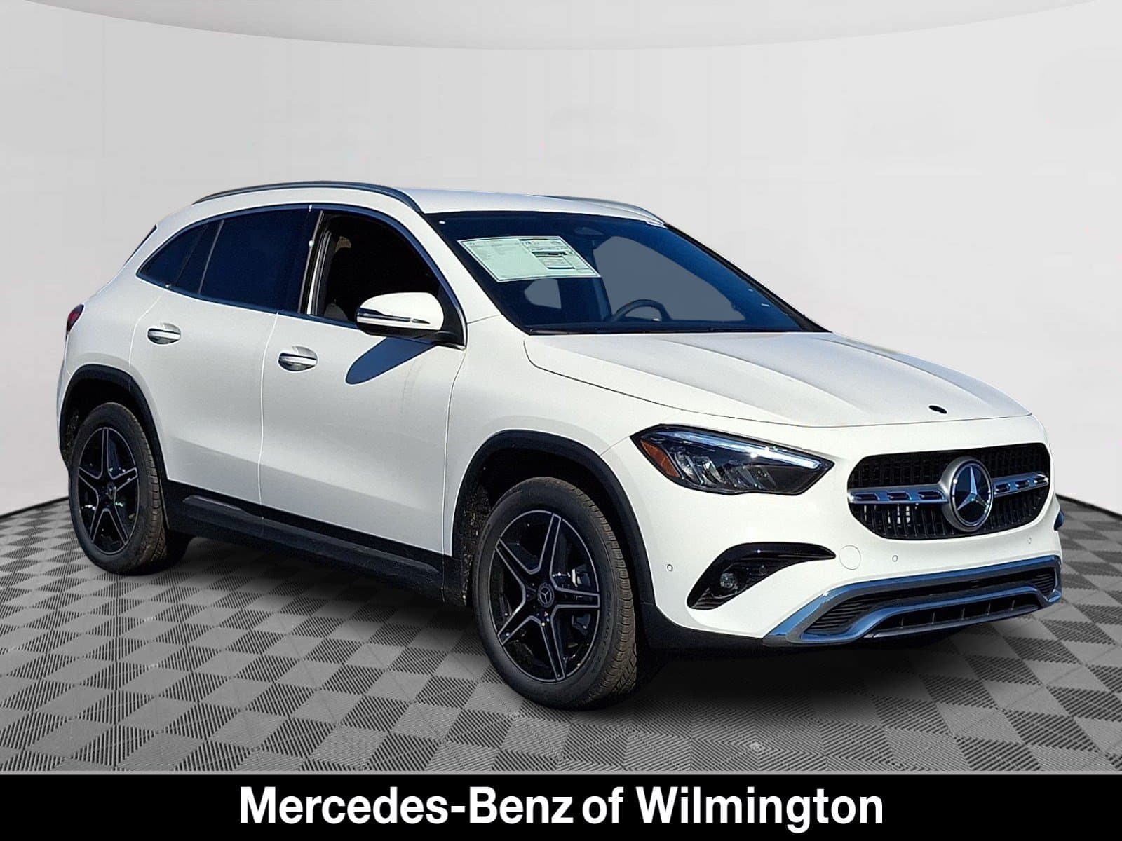 2026 Mercedes-Benz GLA Base — photo 1 of 21