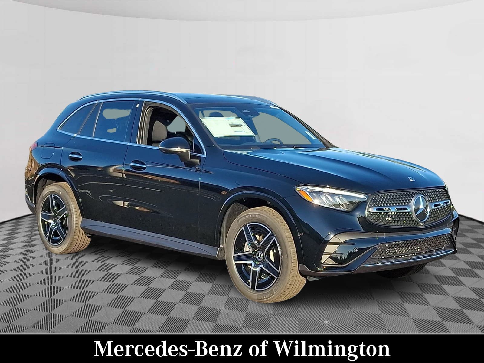 2027 Mercedes-Benz GLC Base — photo 1 of 21