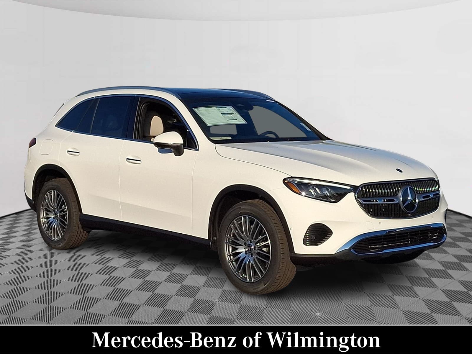 2027 Mercedes-Benz GLC Base — photo 1 of 21