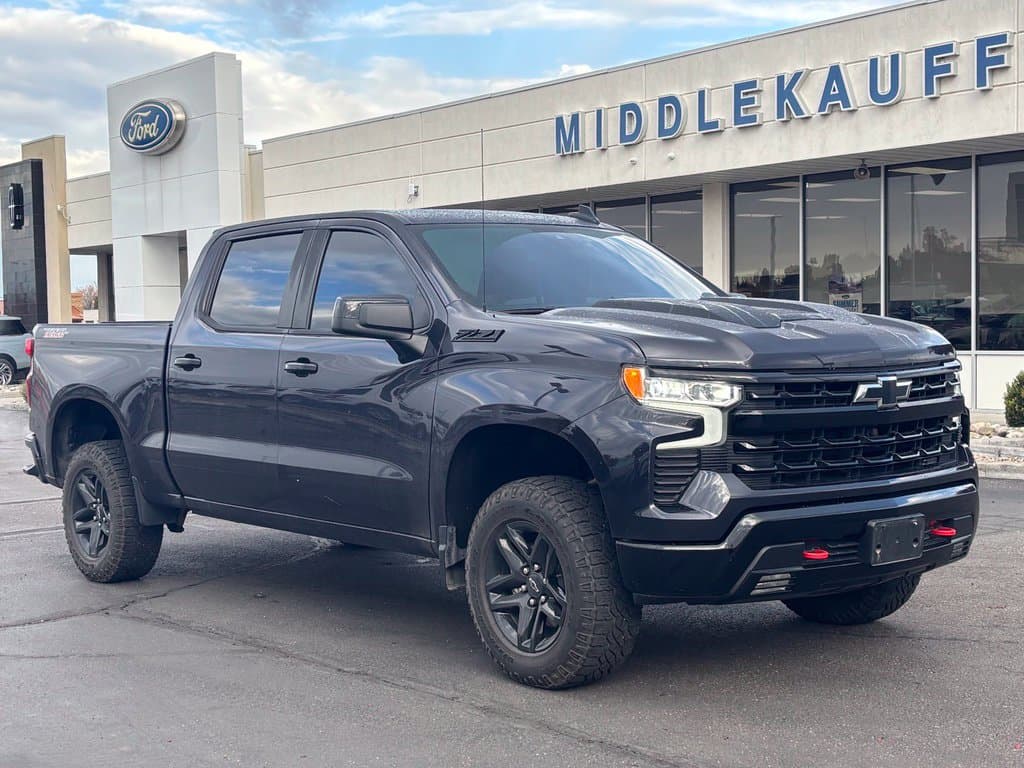 2023 Chevrolet Silverado 1500 Base — photo 1 of 17