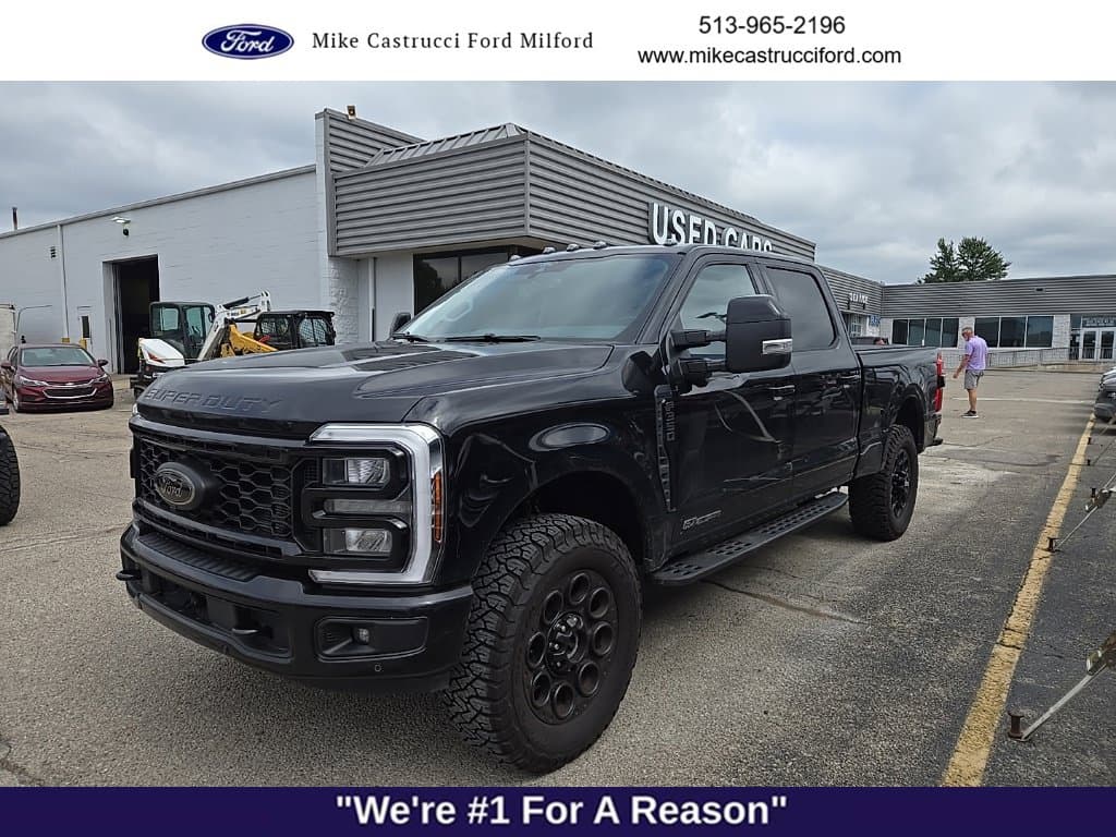 2025 Ford Super Duty F-350 SRW LARIAT — photo 1 of 13