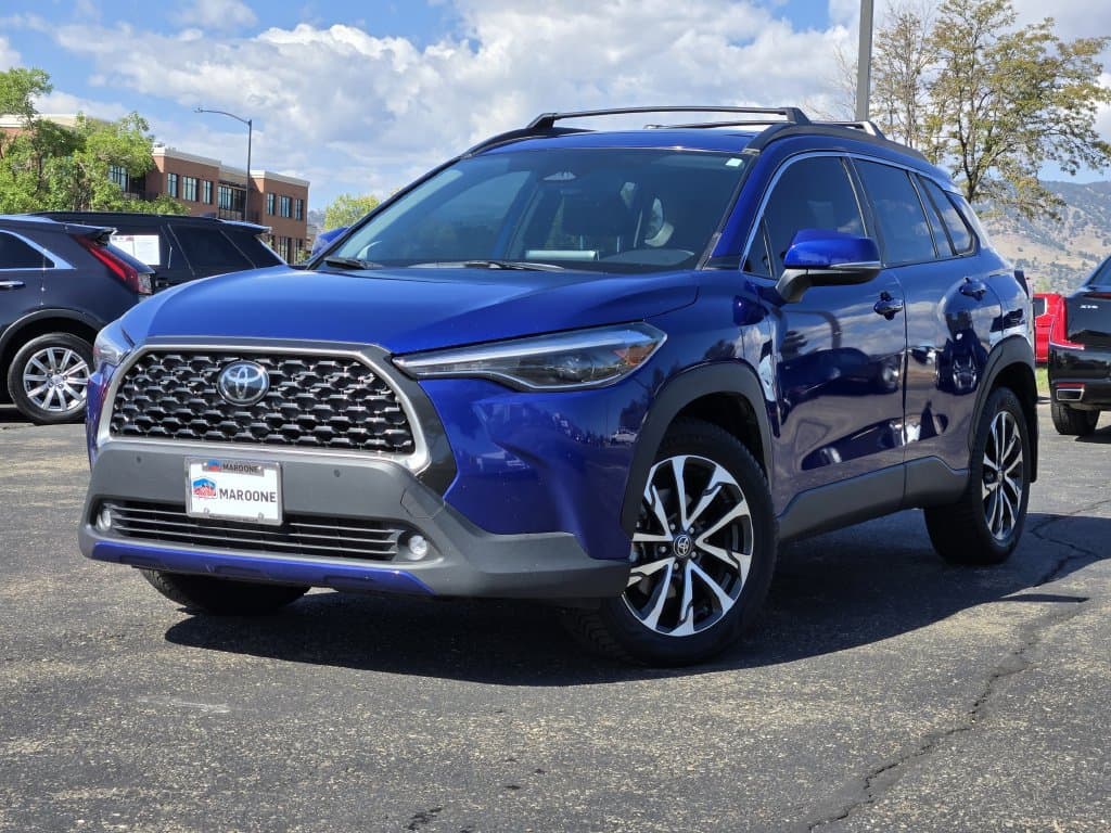 2024 Toyota Corolla Cross XLE — photo 1 of 21