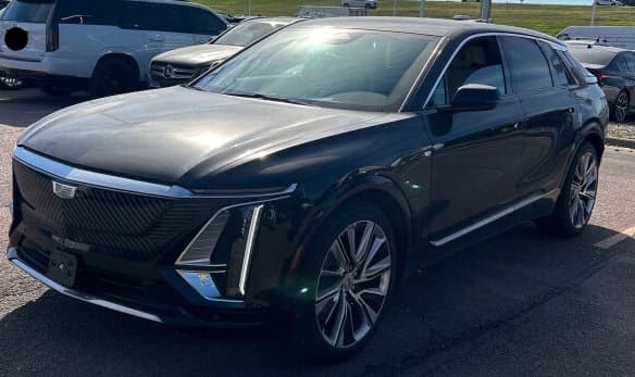 2024 Cadillac LYRIQ Luxury — photo 1 of 4