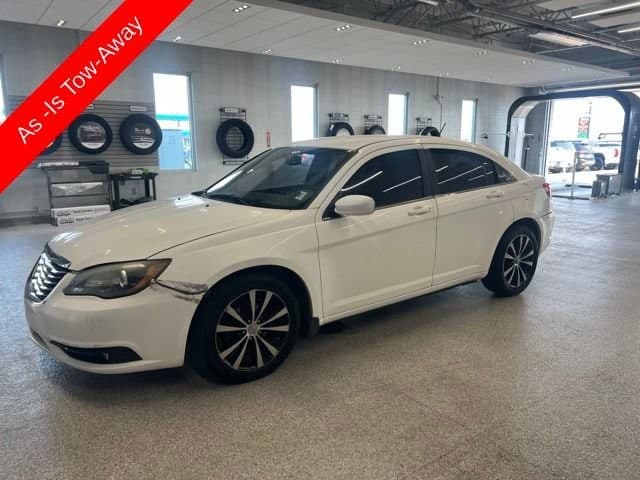 2013 Chrysler 200 Touring — photo 1 of 20