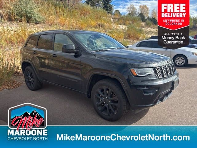 2022 Jeep Grand Cherokee Laredo — photo 1 of 5