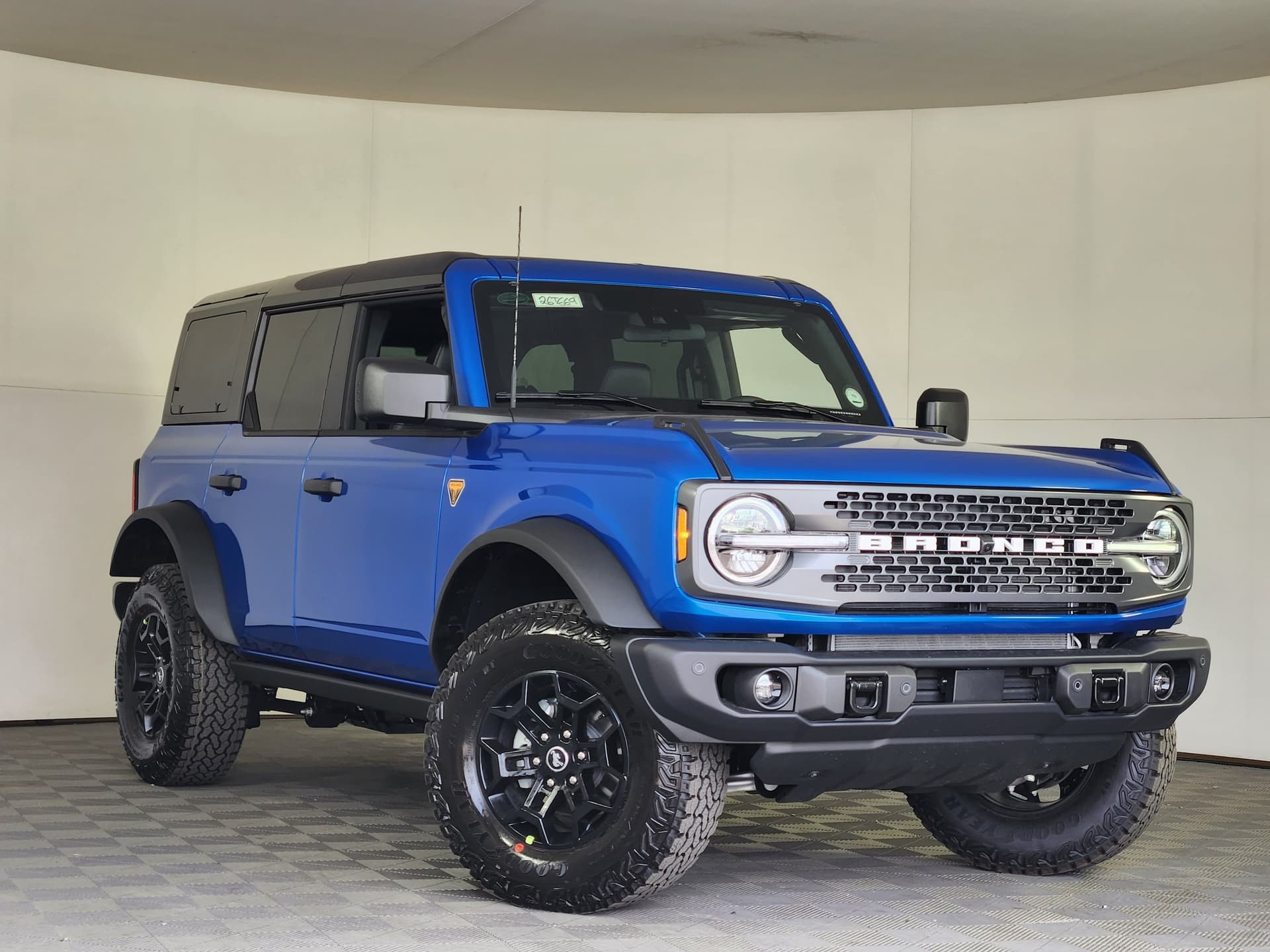 2026 Ford Bronco Badlands — photo 1 of 34