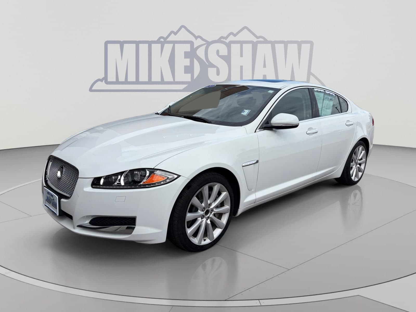 2013 Jaguar XF V6 AWD — photo 1 of 35