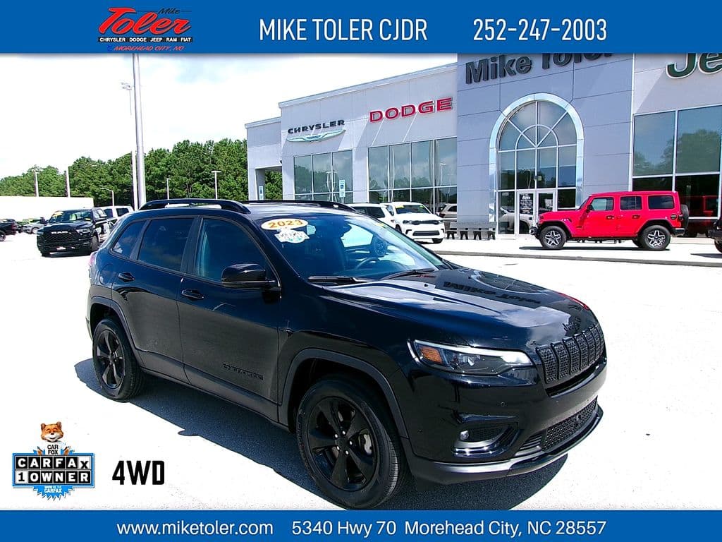 2023 Jeep Cherokee Altitude Lux — photo 1 of 21