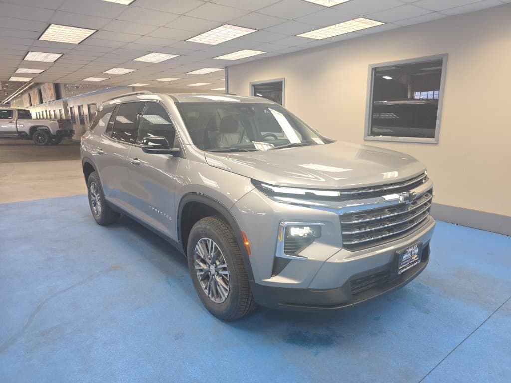 2027 Chevrolet Traverse FWD LT — photo 1 of 31
