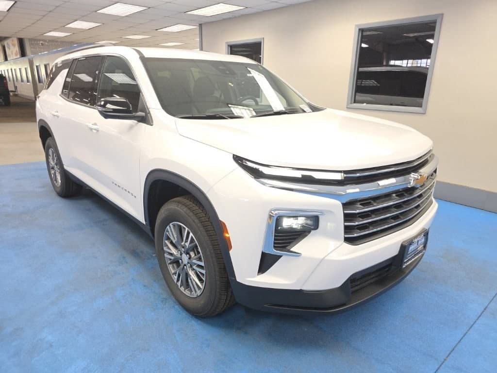 2027 Chevrolet Traverse LT — photo 1 of 48