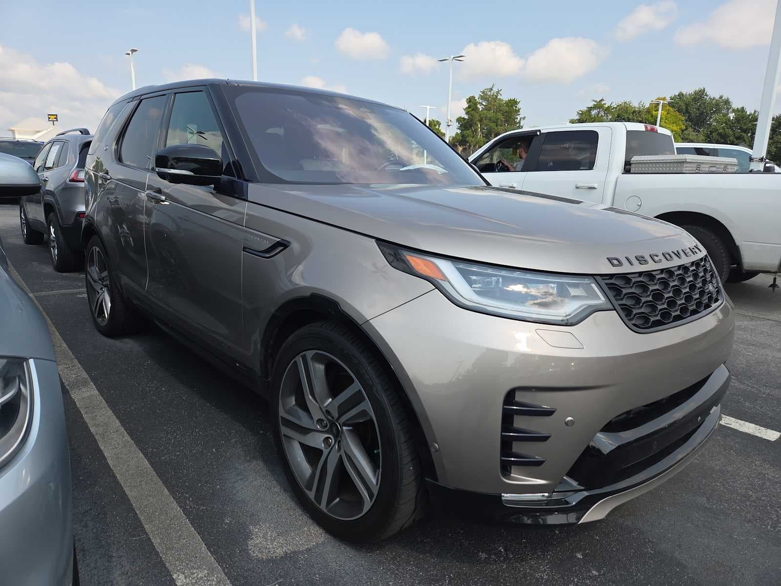 2021 Land Rover Discovery HSE R-Dynamic — photo 1 of 4