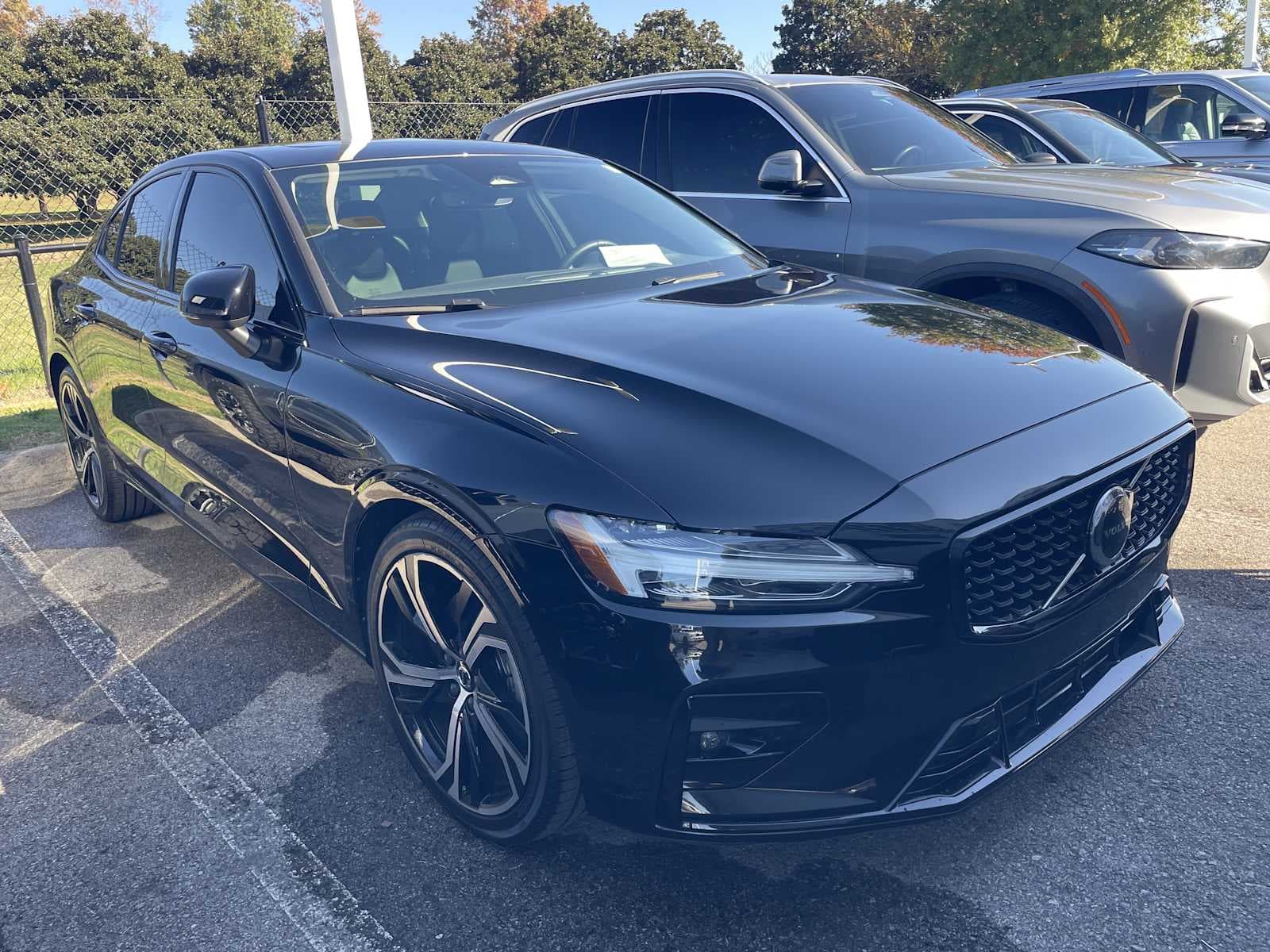 2024 Volvo S60 Core Dark Theme — photo 1 of 4