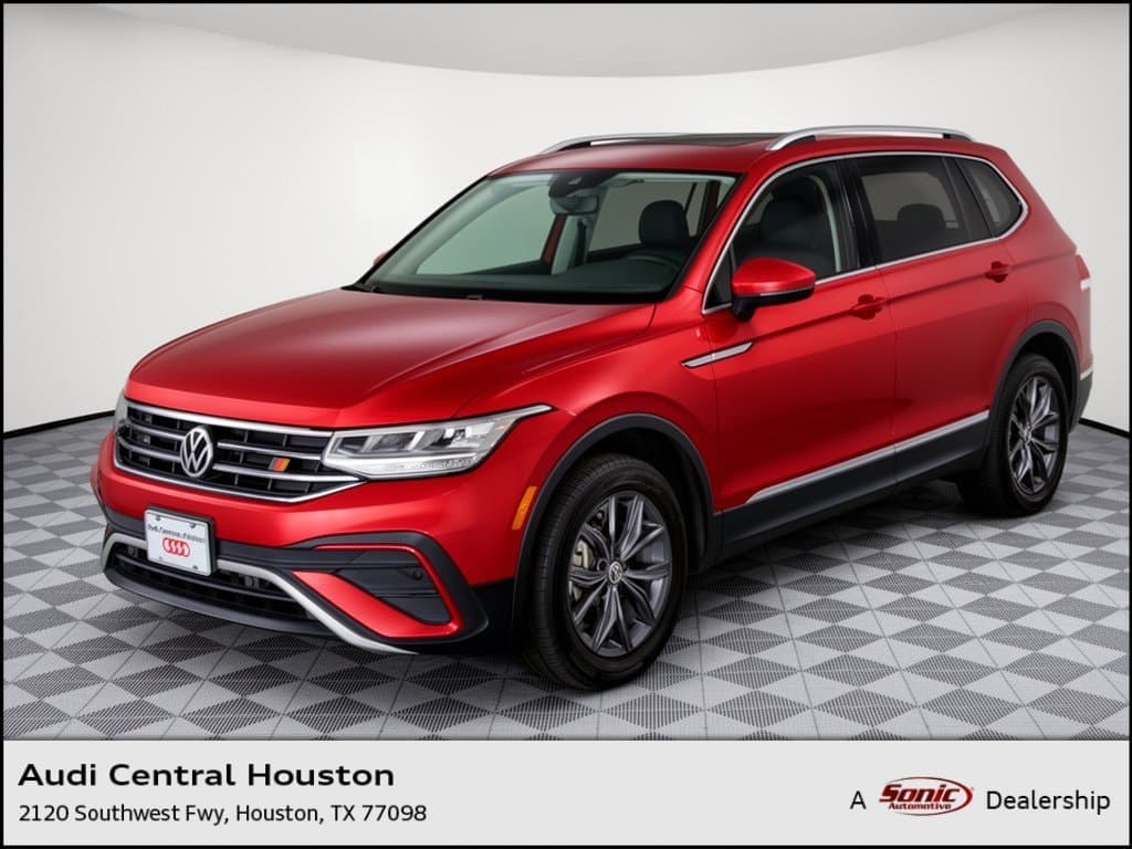 2023 Volkswagen Tiguan SE — photo 1 of 31