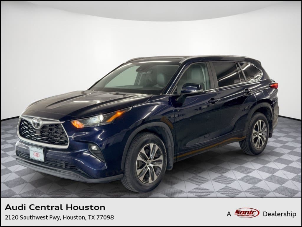 2023 Toyota Highlander XLE — photo 1 of 31