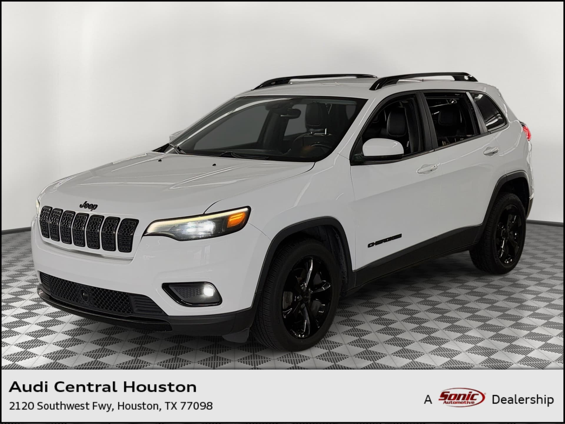 2021 Jeep Cherokee Altitude — photo 1 of 27