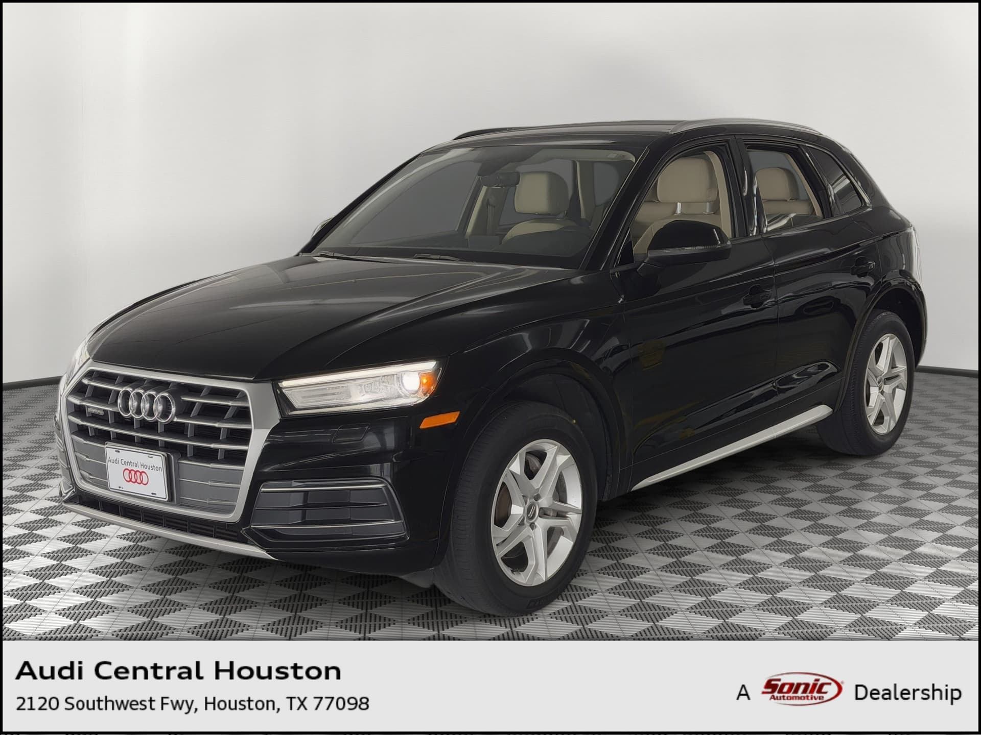 2018 Audi Q5 Premium — photo 1 of 27