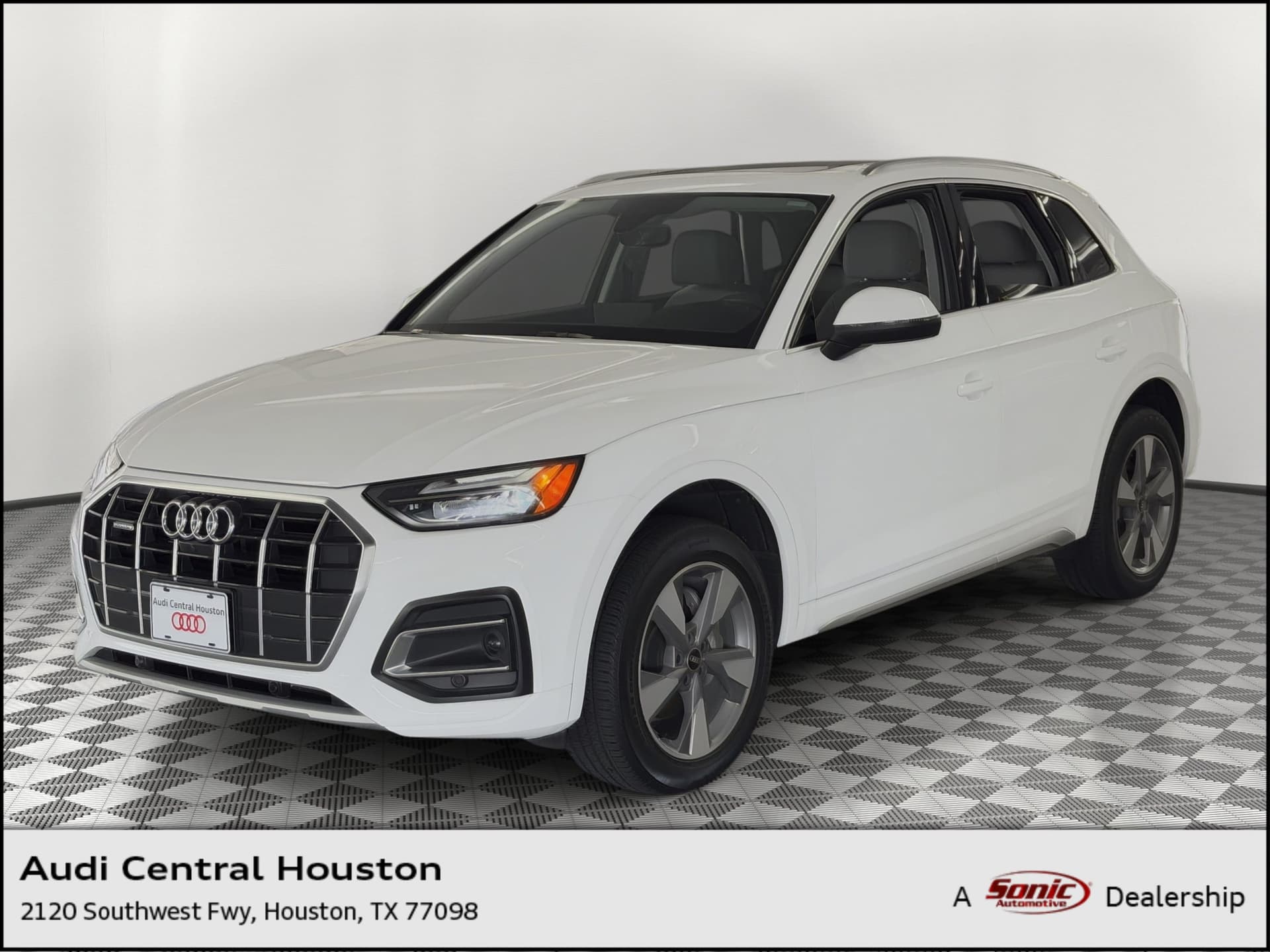 2023 Audi Q5 Premium Plus — photo 1 of 27