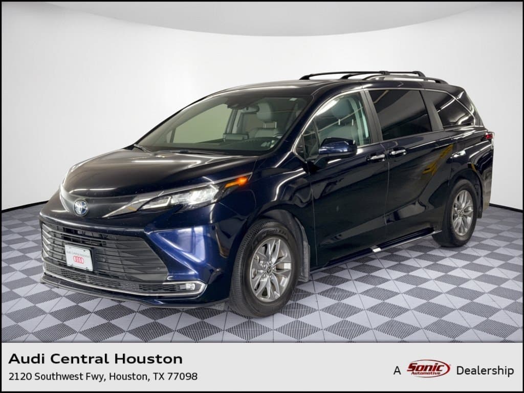 2024 Toyota Sienna XLE — photo 1 of 31