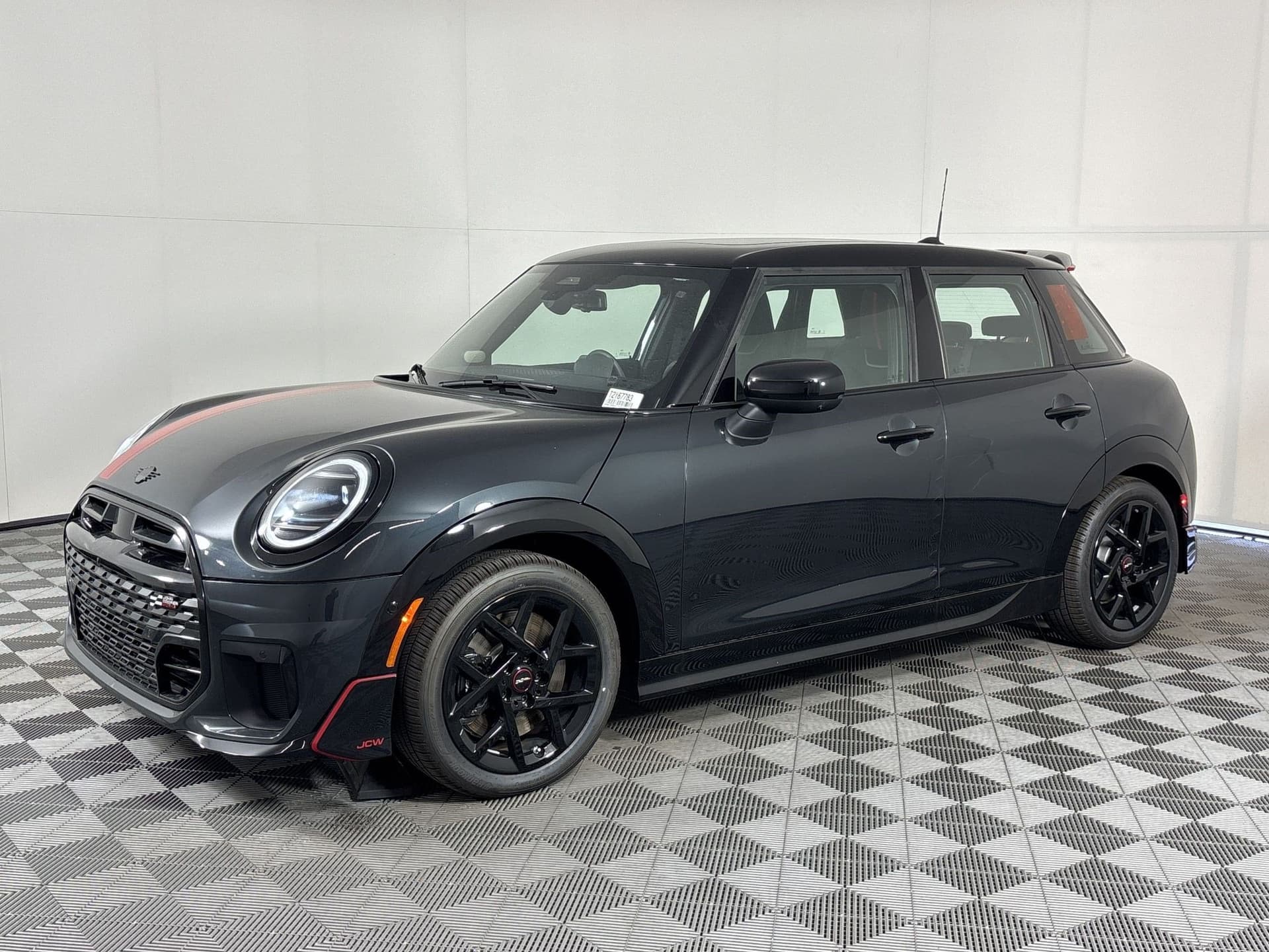 2026 Mini 4 Door Iconic — photo 1 of 39