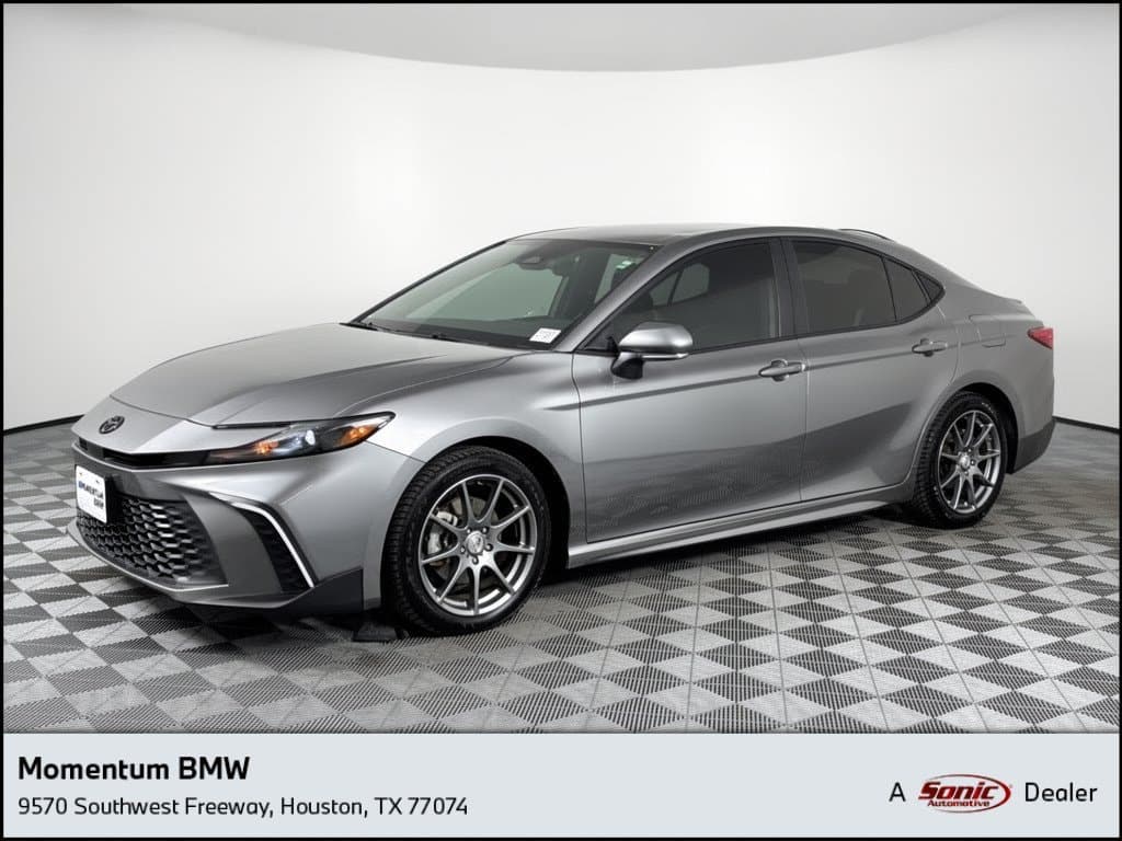 2025 Toyota Camry SE — photo 1 of 31
