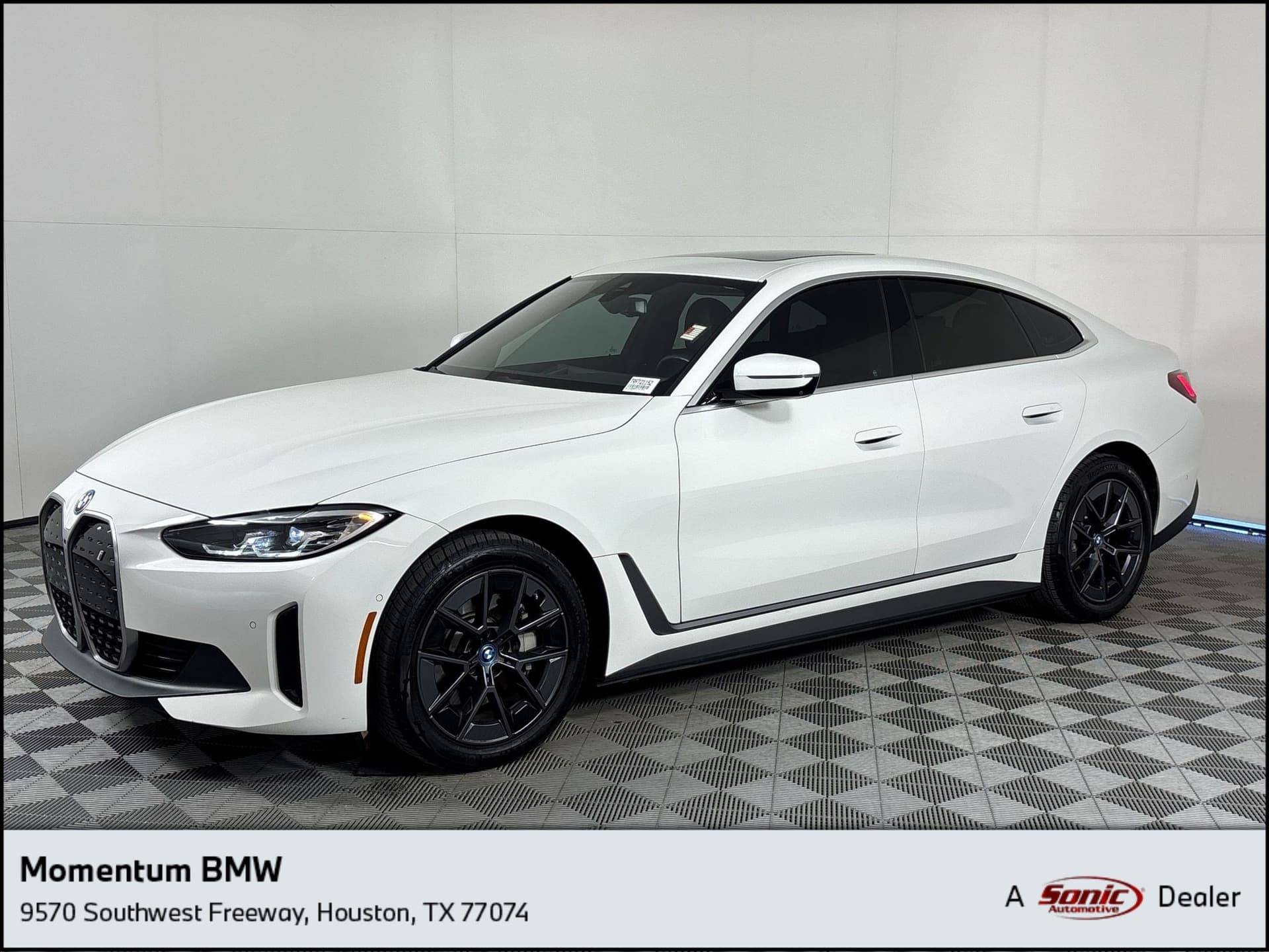 2024 BMW i4 eDrive35 — photo 1 of 31