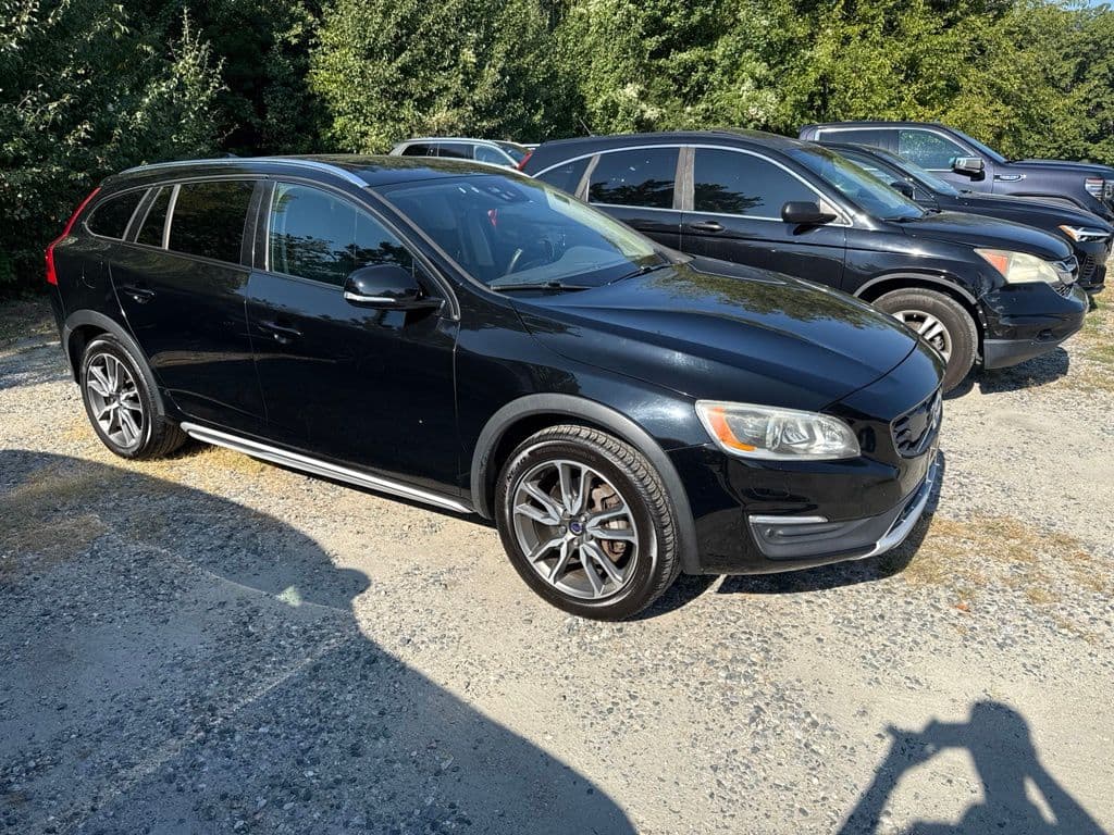 2017 Volvo V60 Cross Country Base — photo 1 of 9