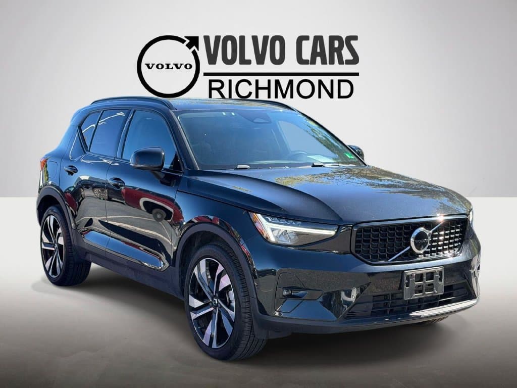 2024 Volvo XC40 Base — photo 1 of 8