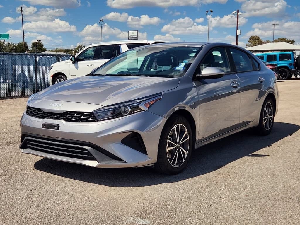 2023 Kia Forte LXS — photo 1 of 2