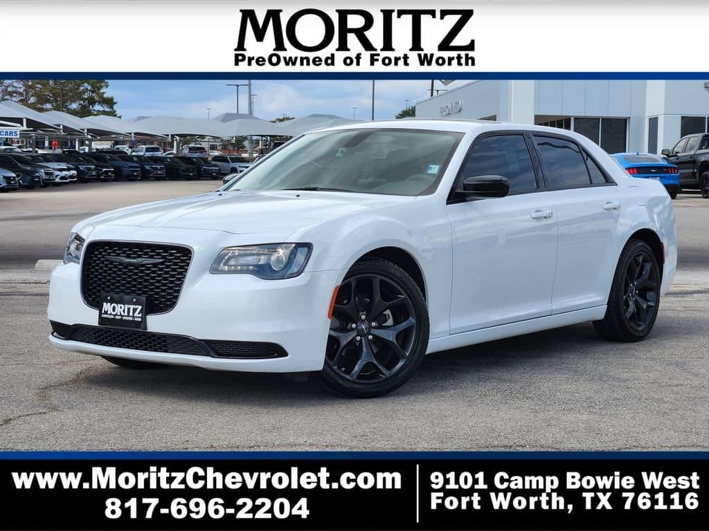2023 Chrysler 300 Touring — photo 1 of 31