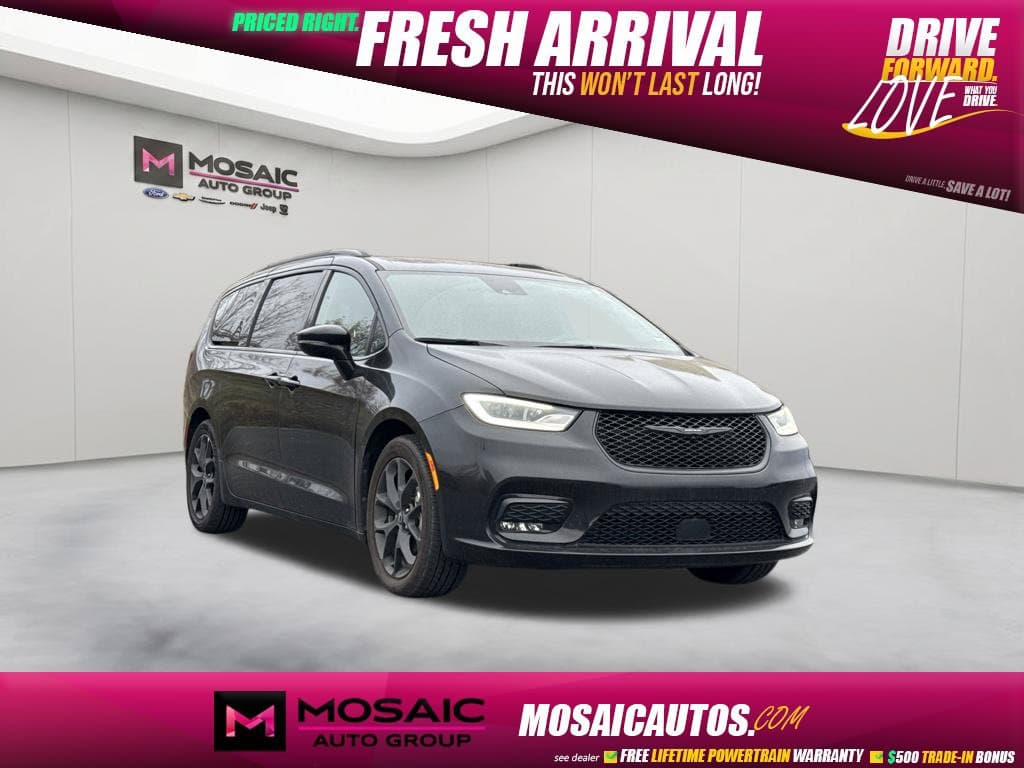 2025 Chrysler Pacifica Limited — photo 1 of 27