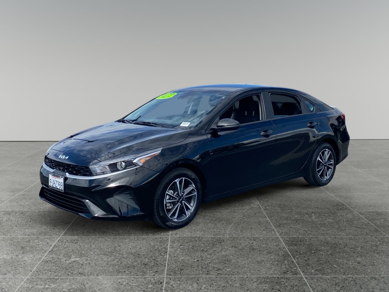 2023 Kia Forte Base — photo 1 of 15