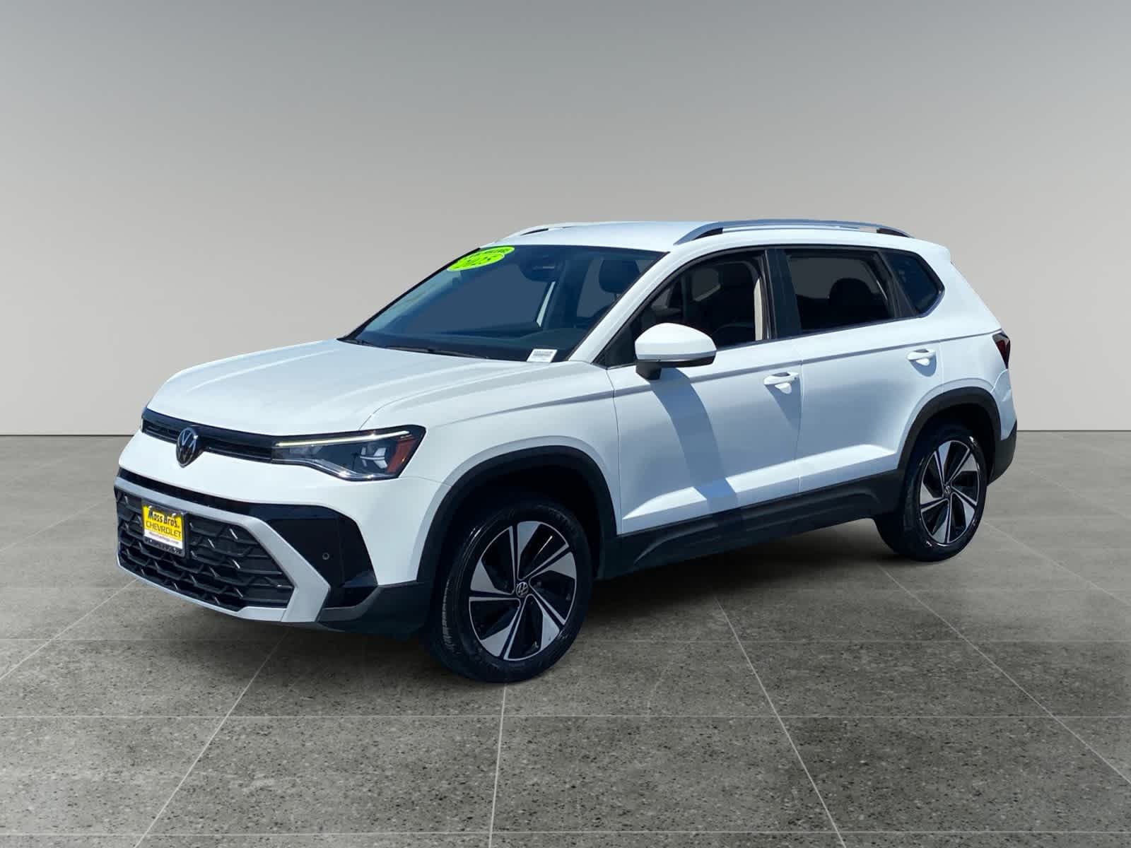 2025 Volkswagen Taos Base — photo 1 of 15