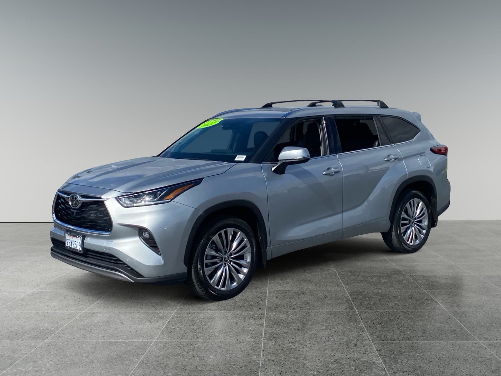2022 Toyota Highlander Platinum — photo 1 of 15