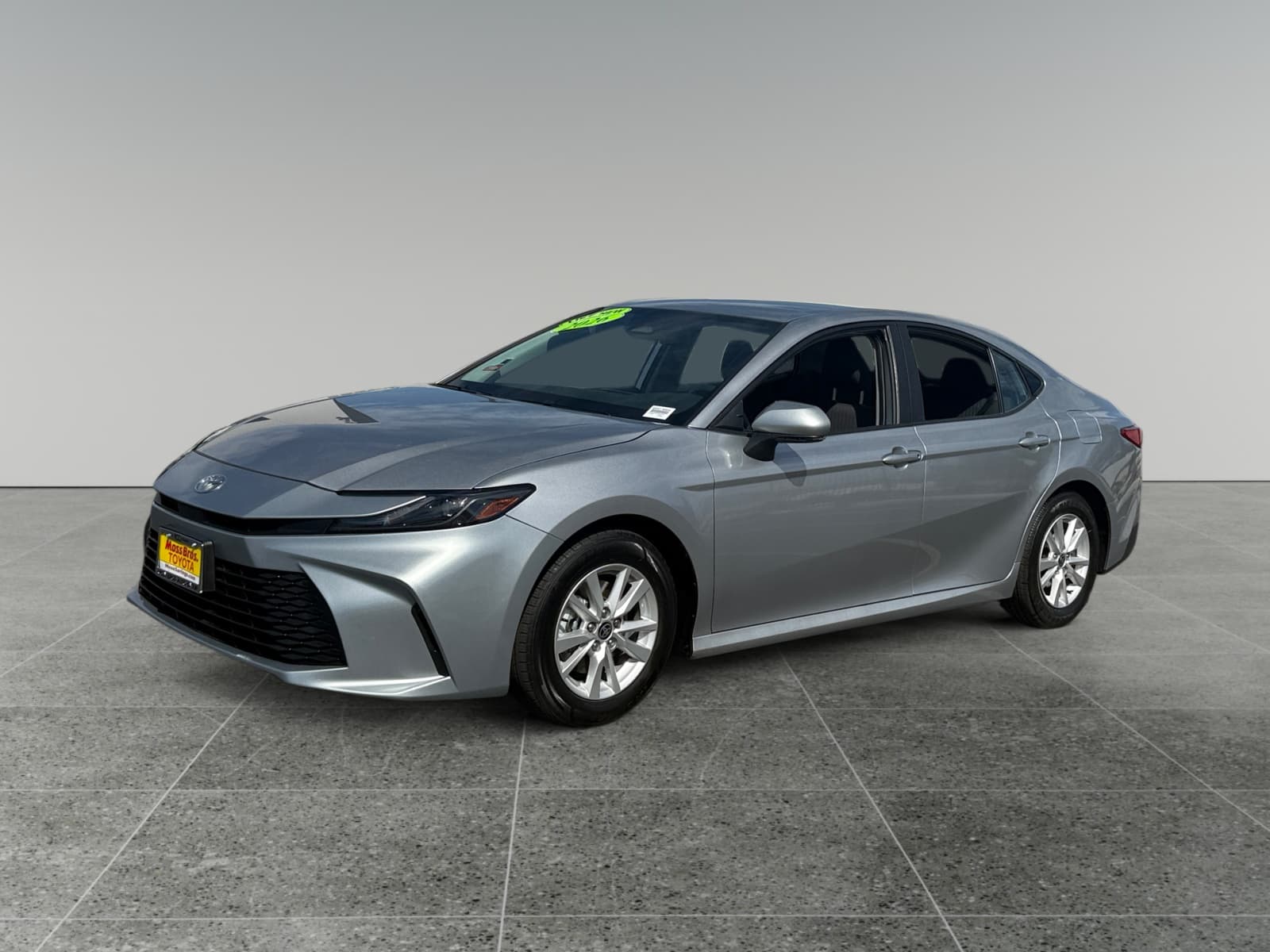 2025 Toyota Camry LE — photo 1 of 15