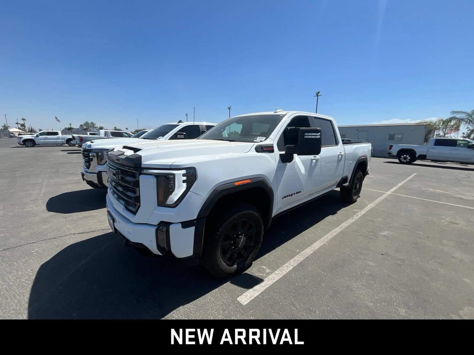 2024 GMC Sierra 2500HD AT4 — photo 1 of 12