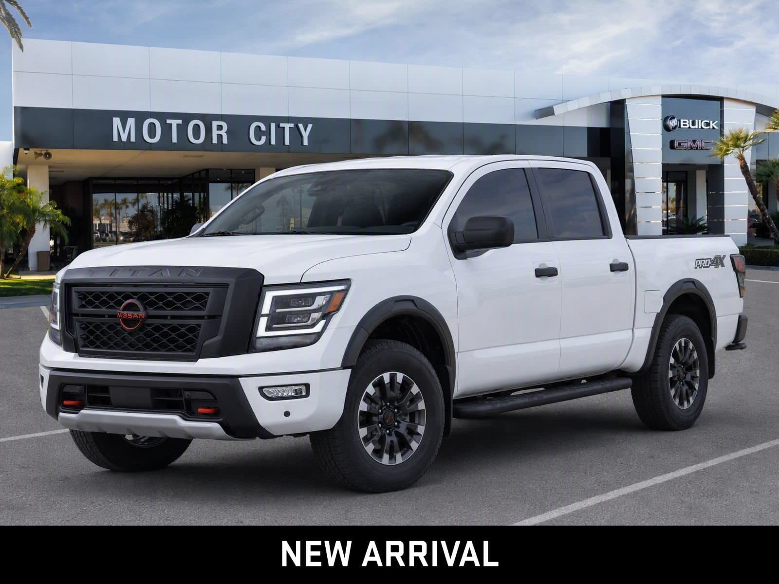 2024 Nissan Titan PRO-4X — photo 1 of 8
