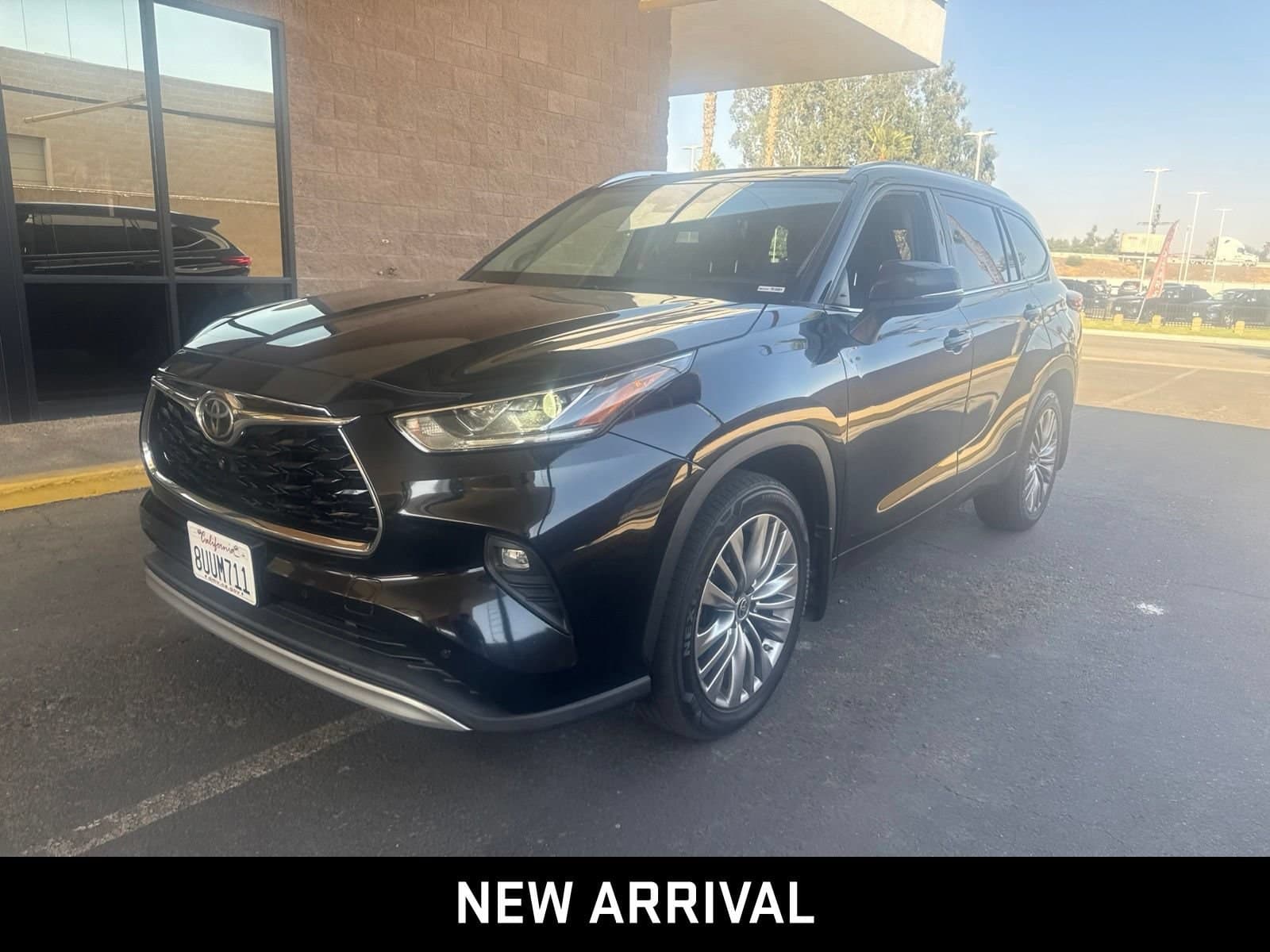 2021 Toyota Highlander Platinum — photo 1 of 5