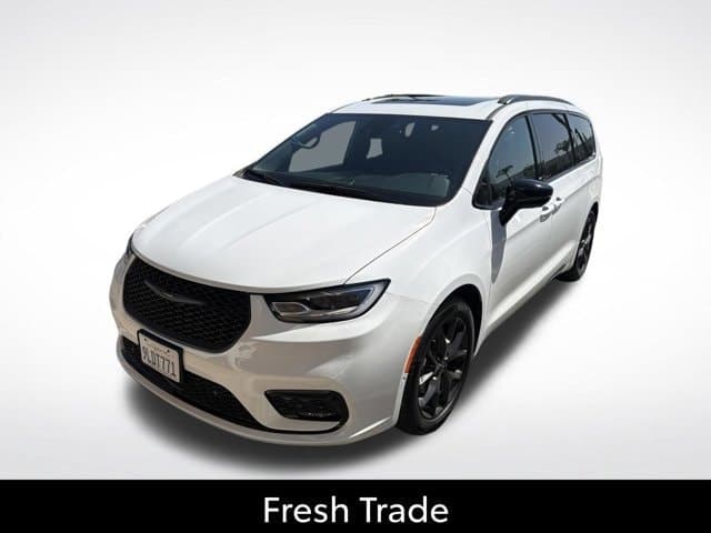 2024 Chrysler Pacifica Limited — photo 1 of 5