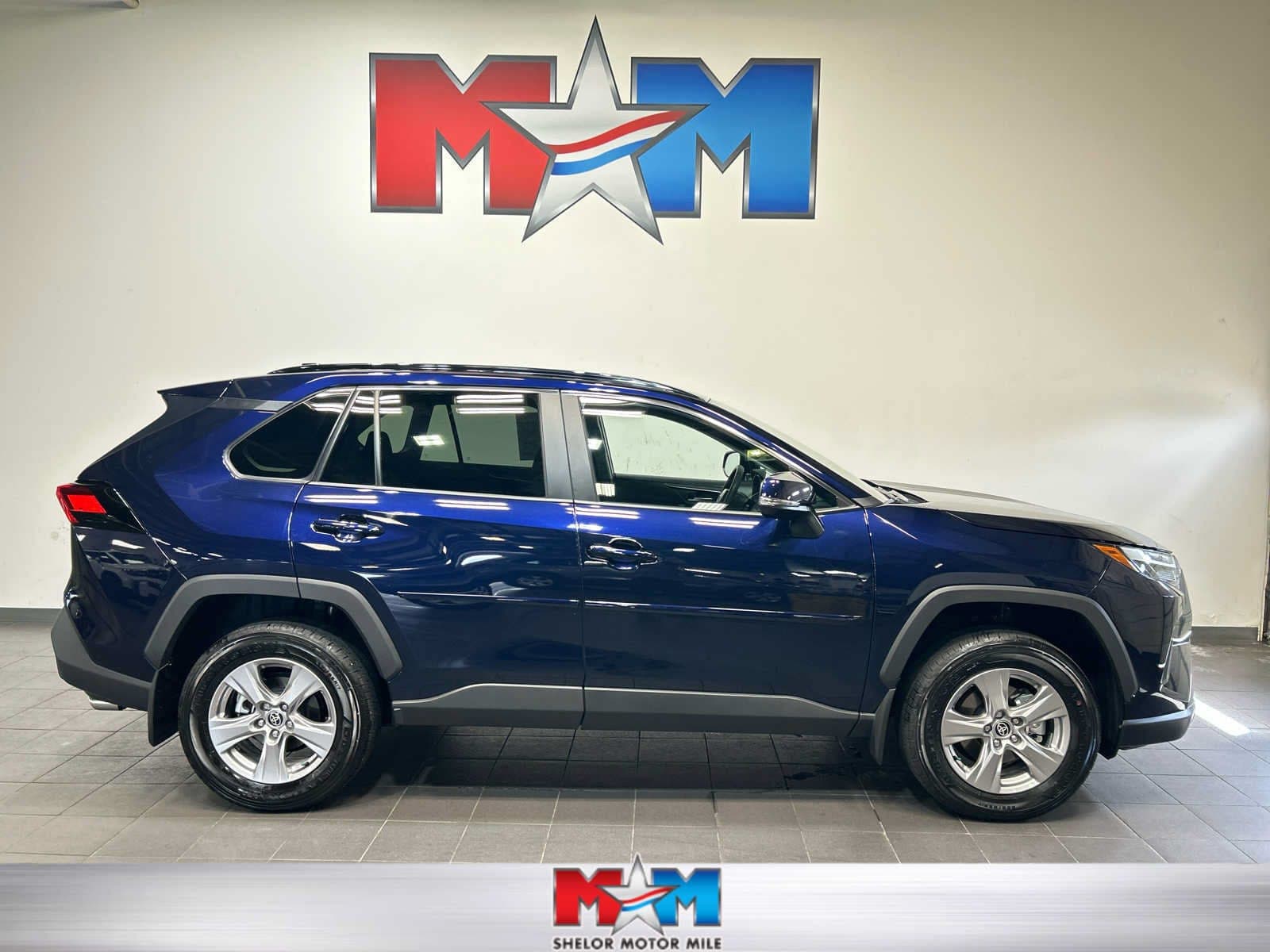 2025 Toyota RAV4 XLE — photo 1 of 10